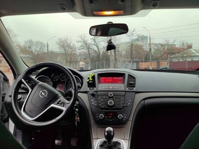 Серый Опель Инсигния, объемом двигателя 2 л и пробегом 275 тыс. км за 3600 $, фото 8 на Automoto.ua