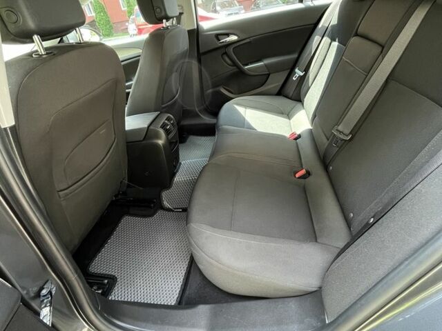 Сірий Опель Інсігнія, об'ємом двигуна 2 л та пробігом 238 тис. км за 8200 $, фото 6 на Automoto.ua