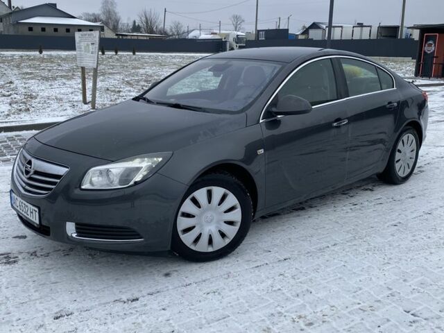 Серый Опель Инсигния, объемом двигателя 2 л и пробегом 196 тыс. км за 7450 $, фото 1 на Automoto.ua