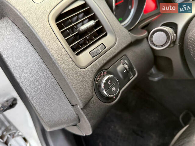 Сірий Опель Інсігнія, об'ємом двигуна 2 л та пробігом 219 тис. км за 7800 $, фото 22 на Automoto.ua