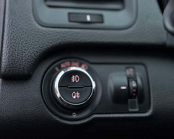 Сірий Опель Інсігнія, об'ємом двигуна 1.96 л та пробігом 265 тис. км за 7500 $, фото 29 на Automoto.ua