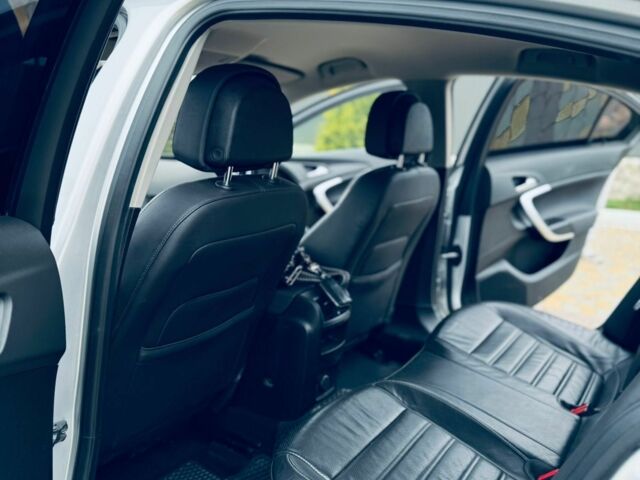 Опель Інсігнія 2009 у Чорткові на Automoto.ua Сірий Опель Інсігнія, об'ємом двигуна 2 л та пробігом 200 тис. км за 8800 $, фото 16 на Automoto.ua