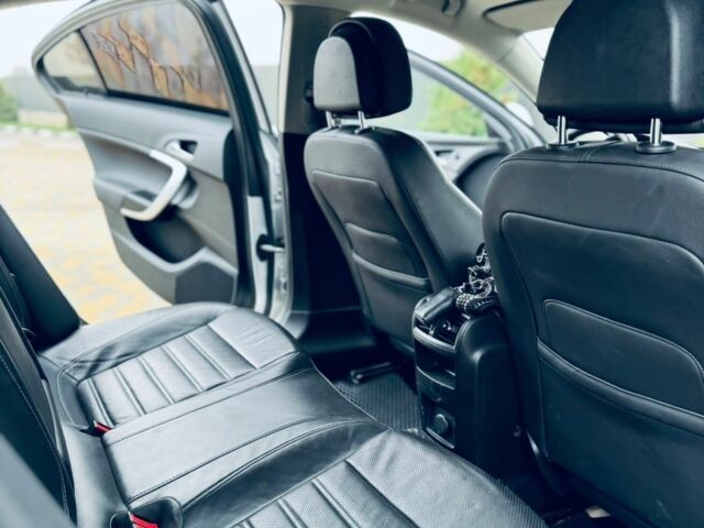 Опель Інсігнія 2009 у Чорткові на Automoto.ua Сірий Опель Інсігнія, об'ємом двигуна 2 л та пробігом 200 тис. км за 8800 $, фото 14 на Automoto.ua