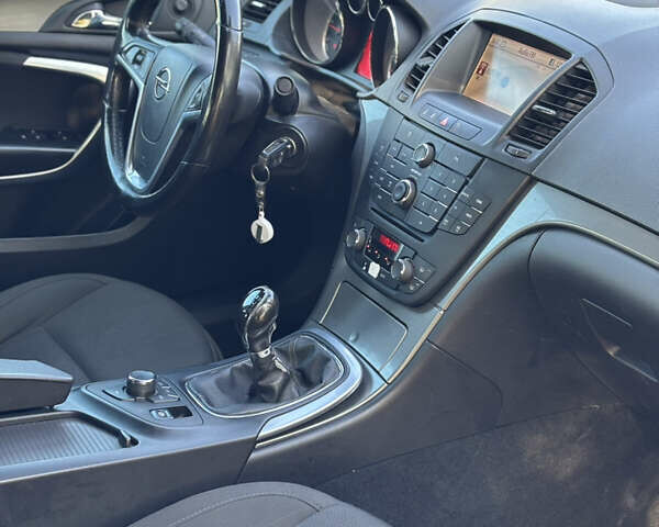 Серый Опель Инсигния, объемом двигателя 1.96 л и пробегом 250 тыс. км за 5550 $, фото 10 на Automoto.ua