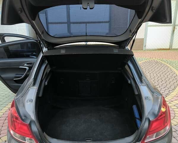 Серый Опель Инсигния, объемом двигателя 1.96 л и пробегом 250 тыс. км за 6000 $, фото 2 на Automoto.ua