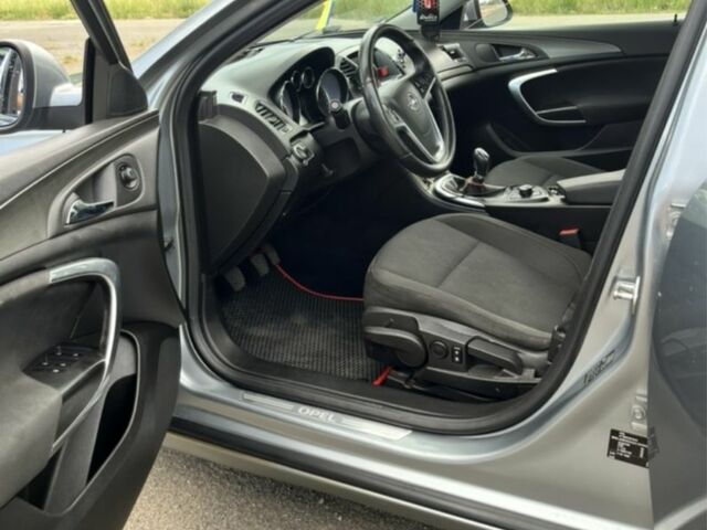 Сірий Опель Інсігнія, об'ємом двигуна 2 л та пробігом 200 тис. км за 6100 $, фото 5 на Automoto.ua