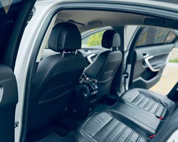 Опель Інсігнія 2009 у Чорткові на Automoto.ua Сірий Опель Інсігнія, об'ємом двигуна 2 л та пробігом 200 тис. км за 8800 $, фото 20 на Automoto.ua