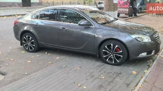 Серый Опель Инсигния, объемом двигателя 2 л и пробегом 221 тыс. км за 7700 $, фото 1 на Automoto.ua