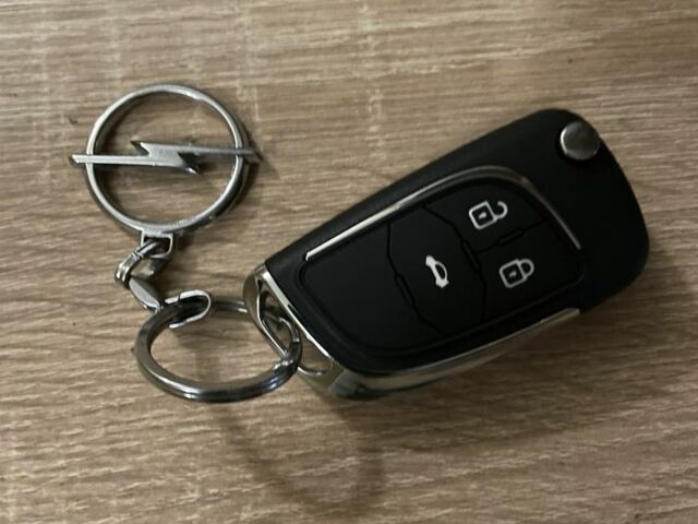 Серый Опель Инсигния, объемом двигателя 1.8 л и пробегом 174 тыс. км за 6499 $, фото 5 на Automoto.ua