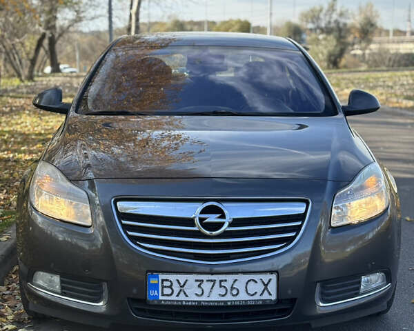 Серый Опель Инсигния, объемом двигателя 1.96 л и пробегом 250 тыс. км за 5550 $, фото 1 на Automoto.ua