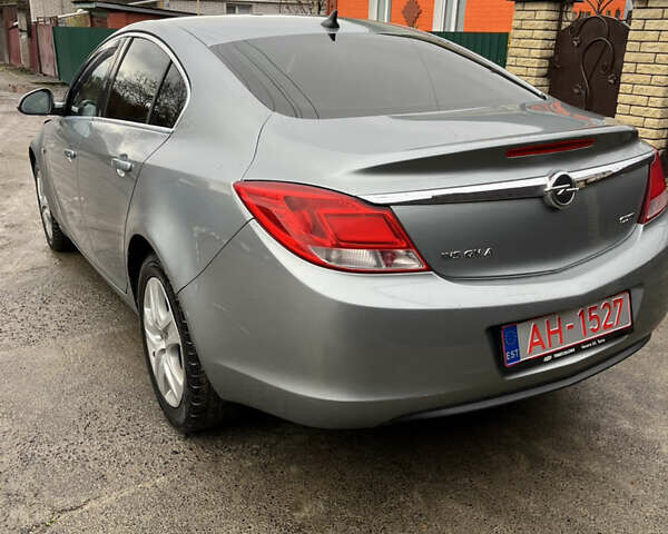 Серый Опель Инсигния, объемом двигателя 2 л и пробегом 260 тыс. км за 5500 $, фото 2 на Automoto.ua