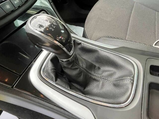 Серый Опель Инсигния, объемом двигателя 2 л и пробегом 217 тыс. км за 7900 $, фото 10 на Automoto.ua