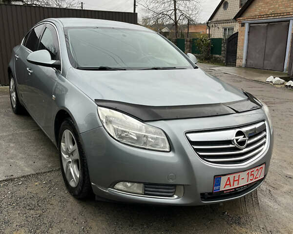 Серый Опель Инсигния, объемом двигателя 2 л и пробегом 260 тыс. км за 5500 $, фото 1 на Automoto.ua
