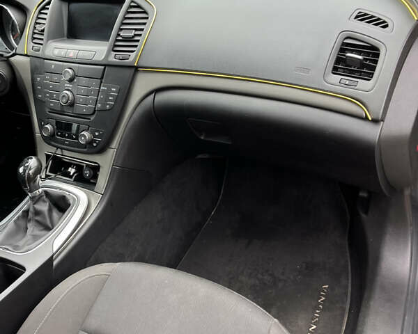 Серый Опель Инсигния, объемом двигателя 2 л и пробегом 260 тыс. км за 5500 $, фото 7 на Automoto.ua