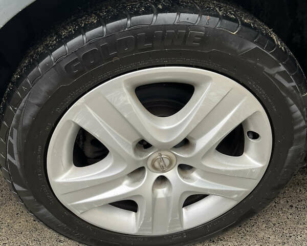 Серый Опель Инсигния, объемом двигателя 2 л и пробегом 260 тыс. км за 5500 $, фото 9 на Automoto.ua