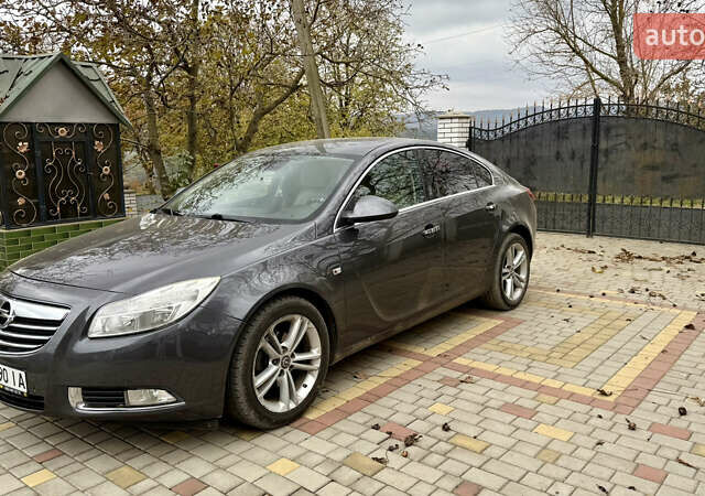 Серый Опель Инсигния, объемом двигателя 2 л и пробегом 230 тыс. км за 8200 $, фото 1 на Automoto.ua