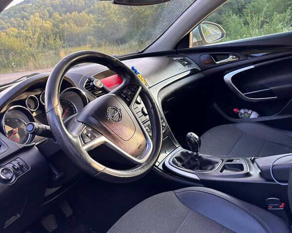 Серый Опель Инсигния, объемом двигателя 1.96 л и пробегом 216 тыс. км за 8500 $, фото 5 на Automoto.ua