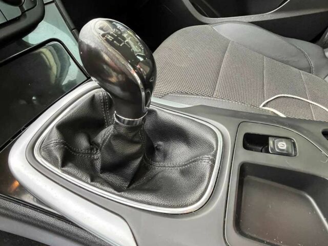 Серый Опель Инсигния, объемом двигателя 2 л и пробегом 217 тыс. км за 7900 $, фото 12 на Automoto.ua