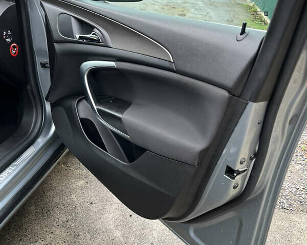 Серый Опель Инсигния, объемом двигателя 2 л и пробегом 260 тыс. км за 5500 $, фото 16 на Automoto.ua