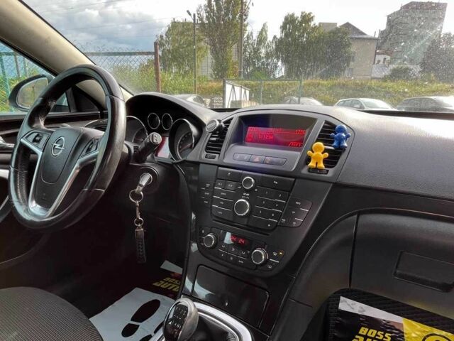 Серый Опель Инсигния, объемом двигателя 2 л и пробегом 217 тыс. км за 7900 $, фото 19 на Automoto.ua