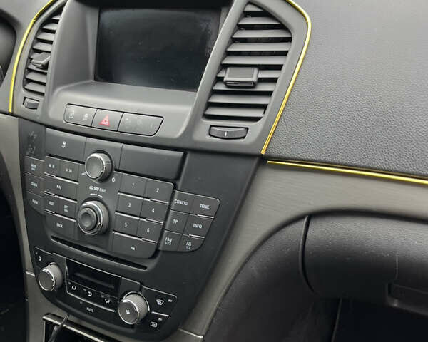 Серый Опель Инсигния, объемом двигателя 2 л и пробегом 260 тыс. км за 5500 $, фото 10 на Automoto.ua