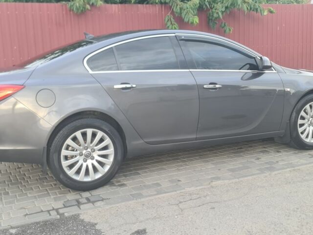 Серый Опель Инсигния, объемом двигателя 2 л и пробегом 216 тыс. км за 8000 $, фото 4 на Automoto.ua