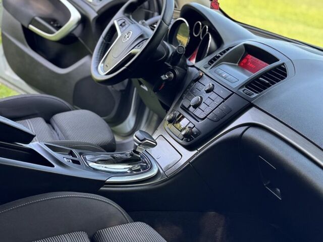 Серый Опель Инсигния, объемом двигателя 2 л и пробегом 270 тыс. км за 6650 $, фото 9 на Automoto.ua