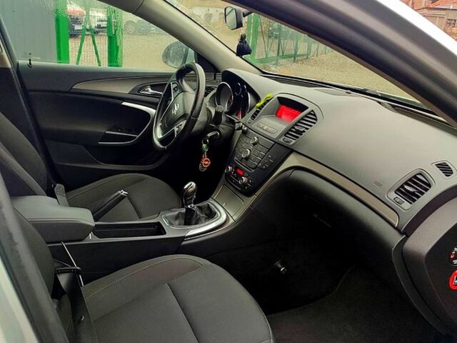 Серый Опель Инсигния, объемом двигателя 2 л и пробегом 160 тыс. км за 4000 $, фото 6 на Automoto.ua