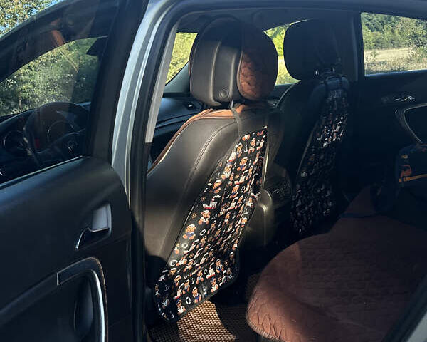 Сірий Опель Інсігнія, об'ємом двигуна 1.96 л та пробігом 258 тис. км за 8400 $, фото 7 на Automoto.ua