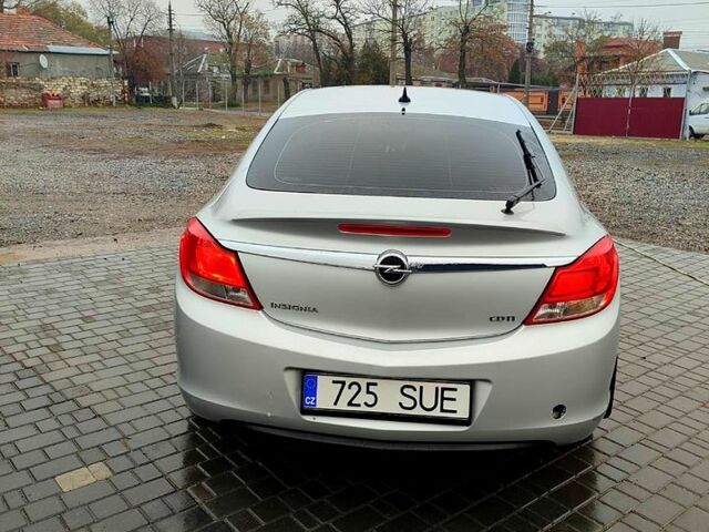 Серый Опель Инсигния, объемом двигателя 2 л и пробегом 160 тыс. км за 4000 $, фото 3 на Automoto.ua