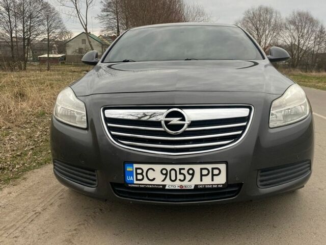 Сірий Опель Інсігнія, об'ємом двигуна 2 л та пробігом 235 тис. км за 8000 $, фото 1 на Automoto.ua