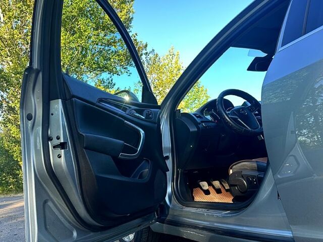 Серый Опель Инсигния, объемом двигателя 2 л и пробегом 258 тыс. км за 8400 $, фото 6 на Automoto.ua