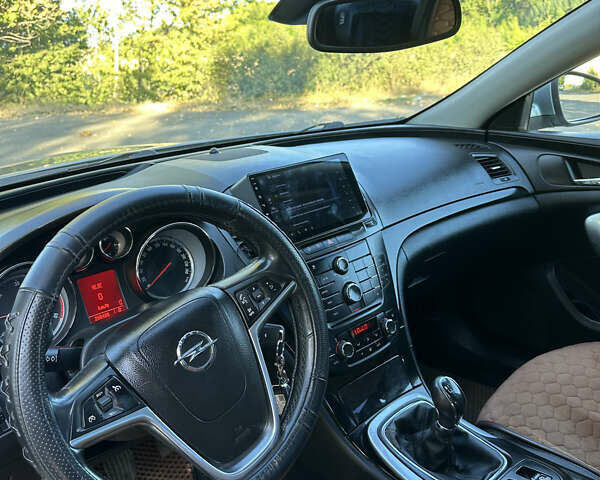 Сірий Опель Інсігнія, об'ємом двигуна 1.96 л та пробігом 258 тис. км за 8400 $, фото 5 на Automoto.ua