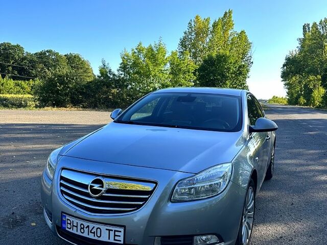 Серый Опель Инсигния, объемом двигателя 2 л и пробегом 258 тыс. км за 8400 $, фото 4 на Automoto.ua