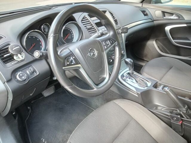 Сірий Опель Інсігнія, об'ємом двигуна 2 л та пробігом 109 тис. км за 8200 $, фото 3 на Automoto.ua