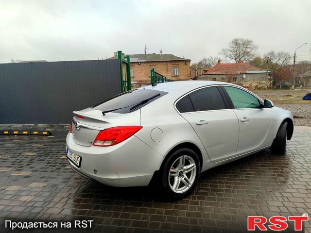 Серый Опель Инсигния, объемом двигателя 2 л и пробегом 160 тыс. км за 4000 $, фото 2 на Automoto.ua