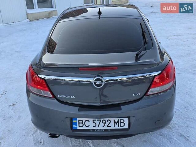 Серый Опель Инсигния, объемом двигателя 2 л и пробегом 281 тыс. км за 7333 $, фото 12 на Automoto.ua