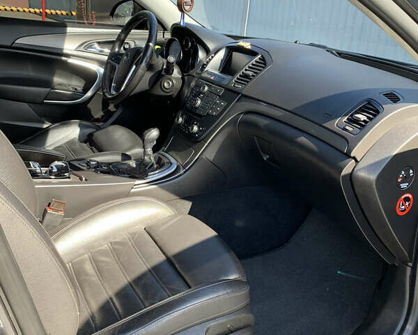 Серый Опель Инсигния, объемом двигателя 2 л и пробегом 318 тыс. км за 8200 $, фото 9 на Automoto.ua