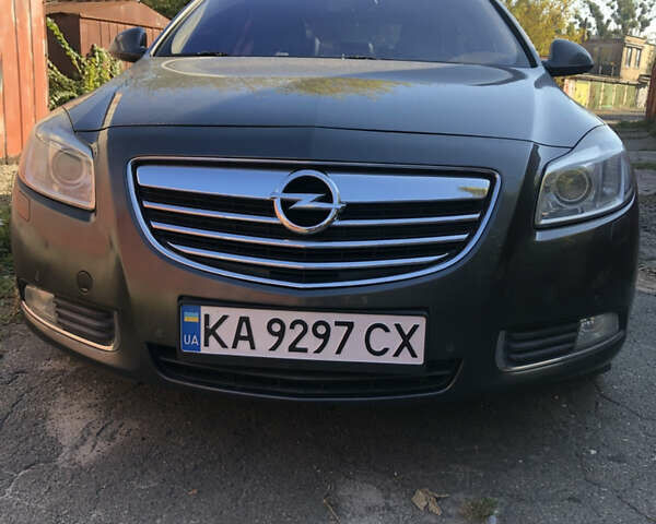Серый Опель Инсигния, объемом двигателя 2 л и пробегом 220 тыс. км за 8150 $, фото 3 на Automoto.ua