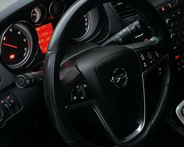 Сірий Опель Інсігнія, об'ємом двигуна 1.96 л та пробігом 225 тис. км за 9300 $, фото 24 на Automoto.ua