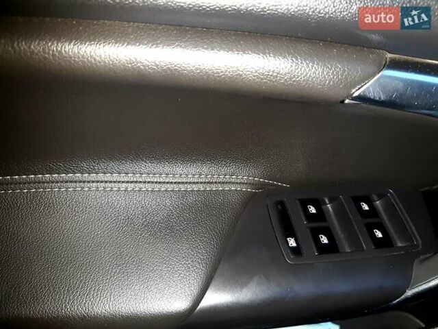 Сірий Опель Інсігнія, об'ємом двигуна 2 л та пробігом 290 тис. км за 9000 $, фото 3 на Automoto.ua