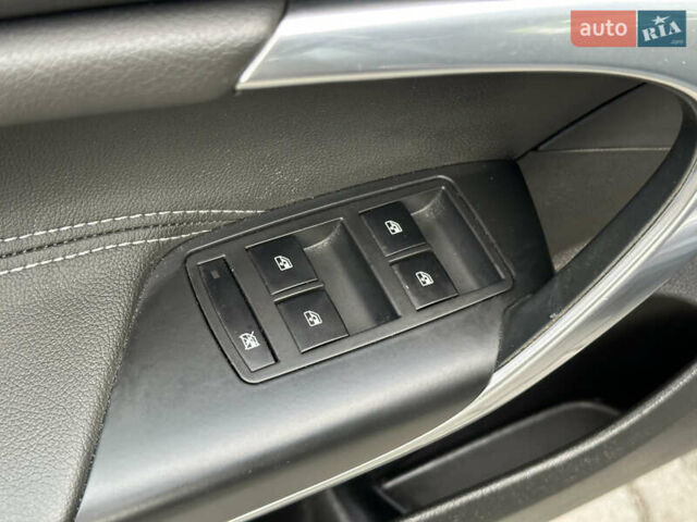 Серый Опель Инсигния, объемом двигателя 2 л и пробегом 114 тыс. км за 9700 $, фото 19 на Automoto.ua