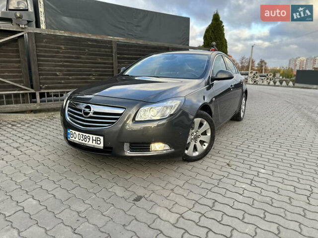 Серый Опель Инсигния, объемом двигателя 2 л и пробегом 114 тыс. км за 9700 $, фото 1 на Automoto.ua