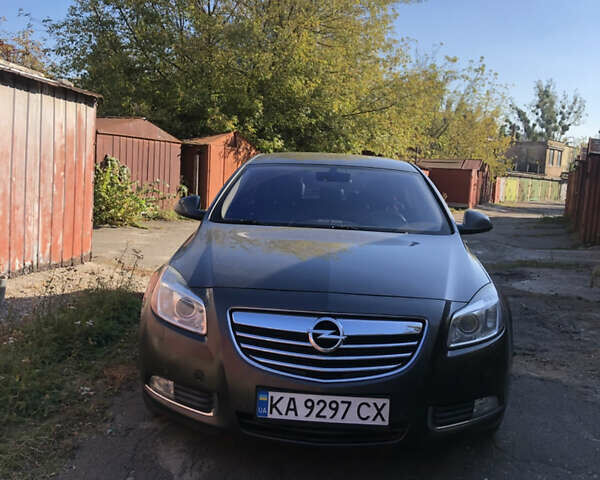Серый Опель Инсигния, объемом двигателя 2 л и пробегом 220 тыс. км за 8150 $, фото 4 на Automoto.ua