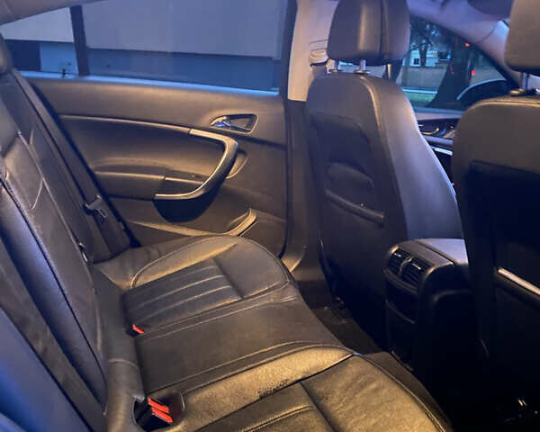 Сірий Опель Інсігнія, об'ємом двигуна 1.96 л та пробігом 205 тис. км за 11200 $, фото 11 на Automoto.ua