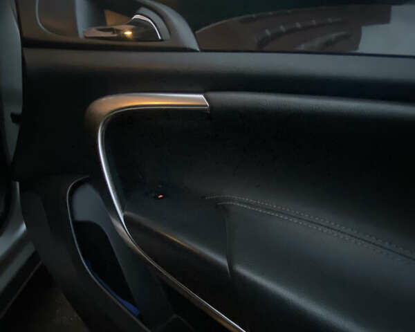 Сірий Опель Інсігнія, об'ємом двигуна 1.96 л та пробігом 205 тис. км за 11200 $, фото 10 на Automoto.ua