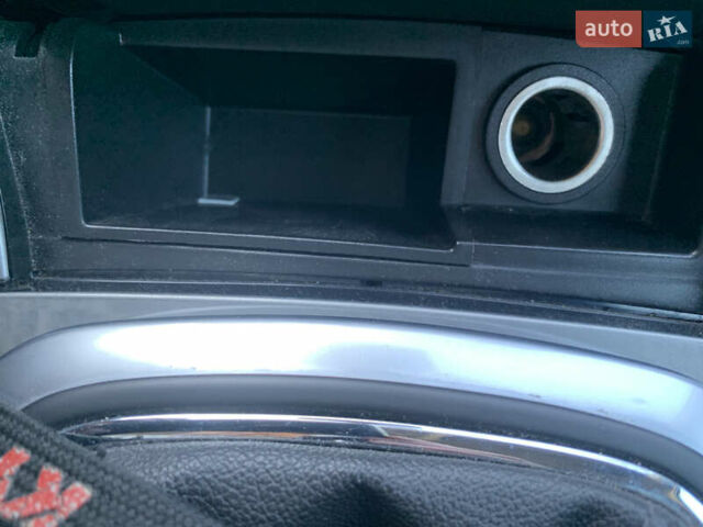 Серый Опель Инсигния, объемом двигателя 1.96 л и пробегом 219 тыс. км за 10300 $, фото 24 на Automoto.ua