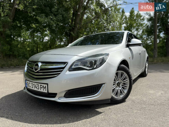 Серый Опель Инсигния, объемом двигателя 2 л и пробегом 241 тыс. км за 8300 $, фото 1 на Automoto.ua