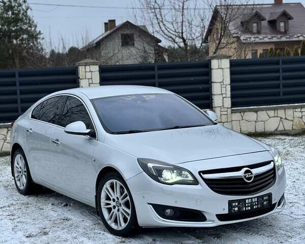 Серый Опель Инсигния, объемом двигателя 0 л и пробегом 235 тыс. км за 8999 $, фото 1 на Automoto.ua