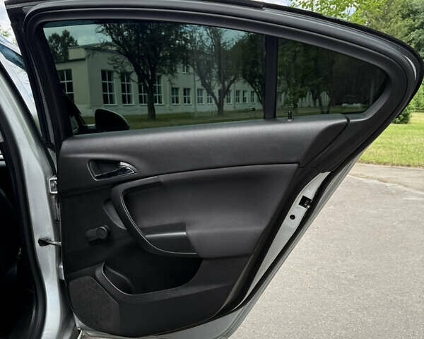 Серый Опель Инсигния, объемом двигателя 2 л и пробегом 241 тыс. км за 8300 $, фото 34 на Automoto.ua